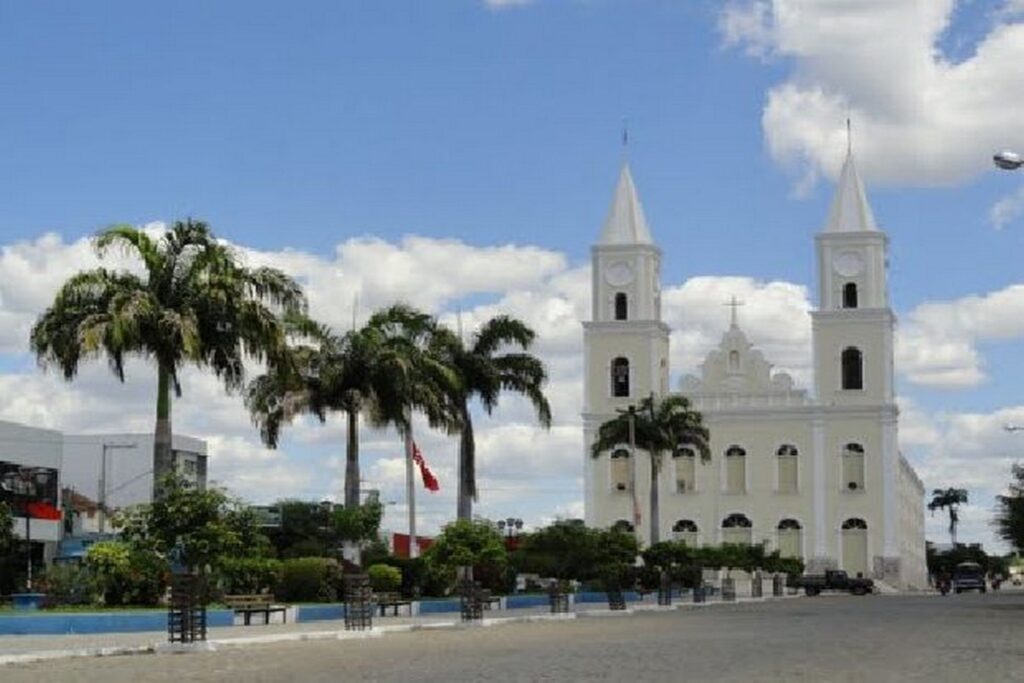 Bancos fecham e comércio terá funcionamento normal no feriado de Tiradentes, em Pombal