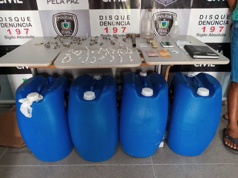 Homem é preso com mais de 100 papelotes de maconha e cocaína e 50 litros de ‘loló’ em Campina Grande