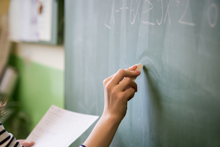Educação lança editais com 88 vagas para professores e técnicos