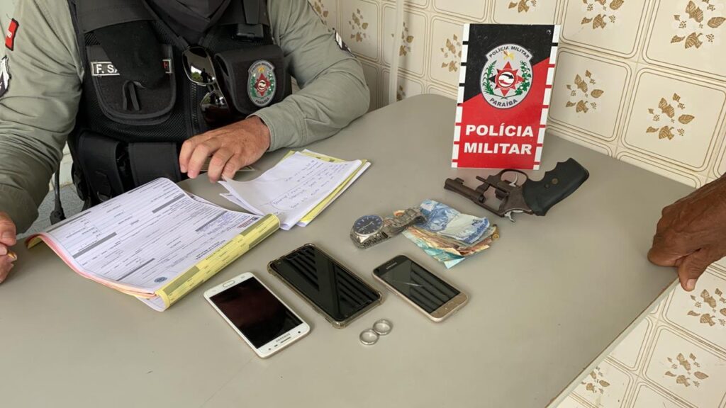 Polícia Militar apreende arma de fogo e prende em flagrante indivíduo que fez arrastão em Pombal