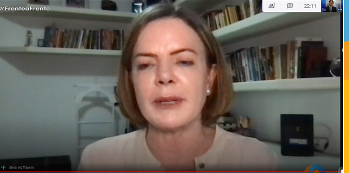 Gleisi Hoffmann admite erros dos governos Lula e Dilma, mas rebate acusações: ‘Não somos uma quadrilha’