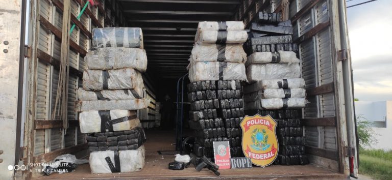 Operação conjunta entre Polícia Federal e Militar intercepta carga com drogas no Sertão