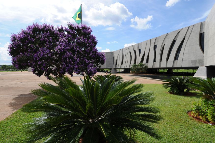 STJ suspende decisão do TRF1 que determinava lockdown no Distrito Federal
