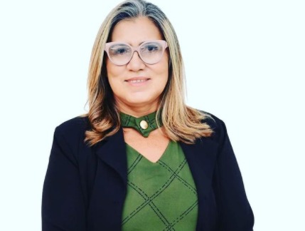 Vice-prefeita é investigada após denúncia de acumulação ilegal de cargos e nepotismo