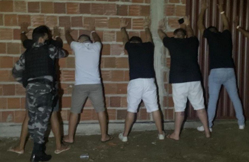 Polícia Militar encerra festa clandestina na zona rural de São Bento e apreende drogas no local