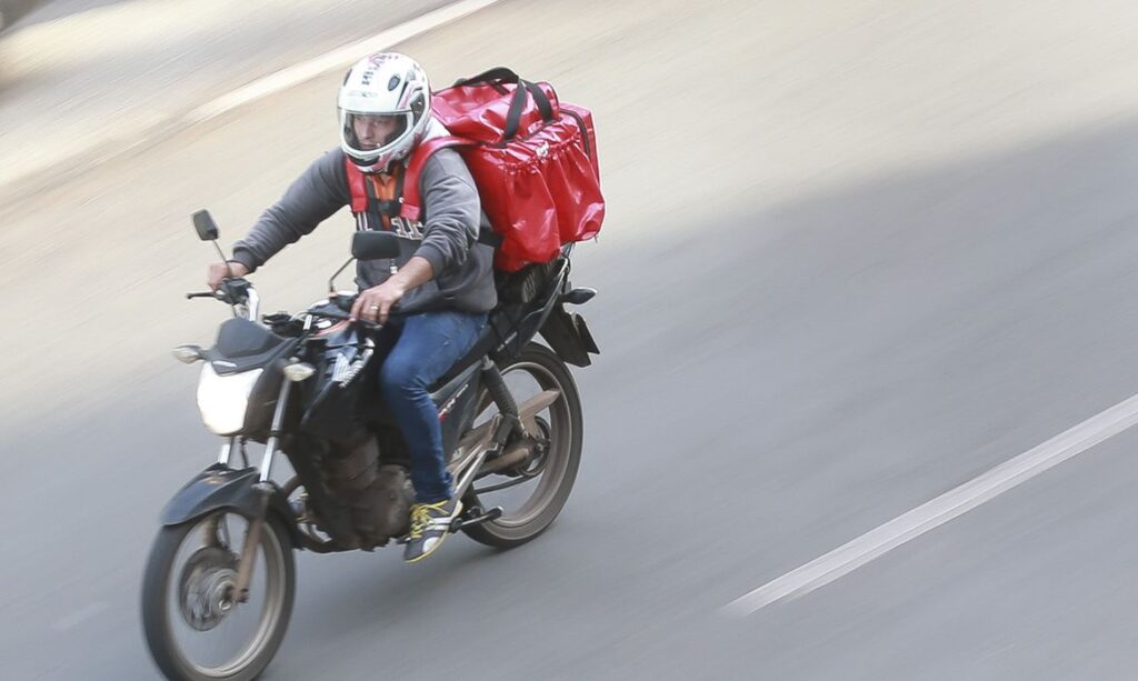 Publicada lei que obriga lacre em alimentos vendidos através de delivery na PB