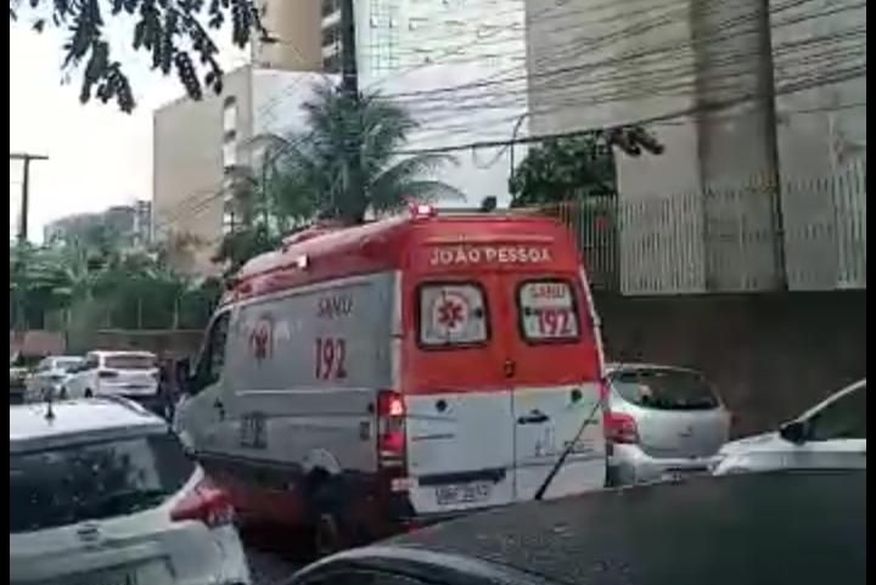 Homem morre após cair do 10º andar de prédio nas proximidades da Avenida Epitácio Pessoa