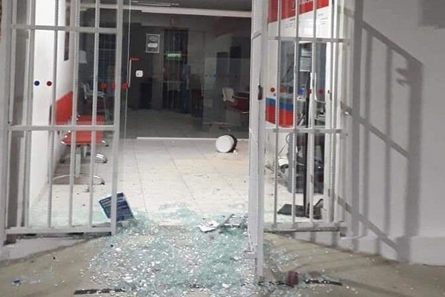 Bandidos explodem agência do banco Bradesco em Taperoá