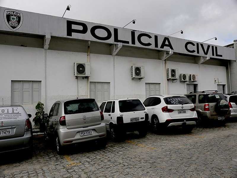 Polícia procura suspeito de matar rapaz com 23 facadas em CG