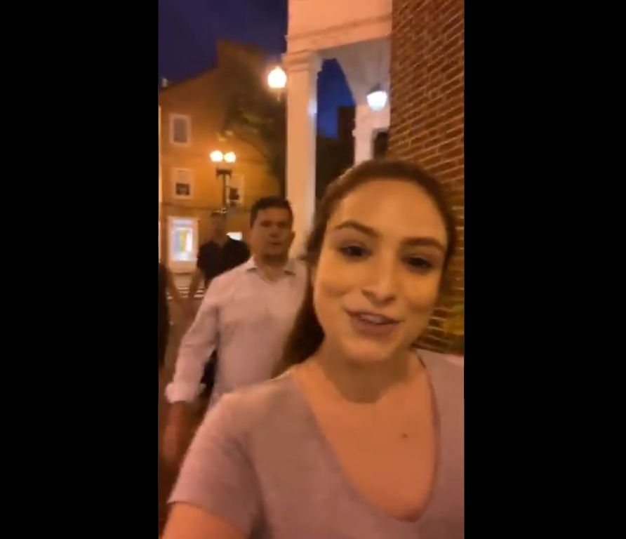Jornalista encontra com Sérgio Moro nos EUA e irrita ex-juiz: “Aqui está o homem que destruiu o Brasil”; veja vídeo