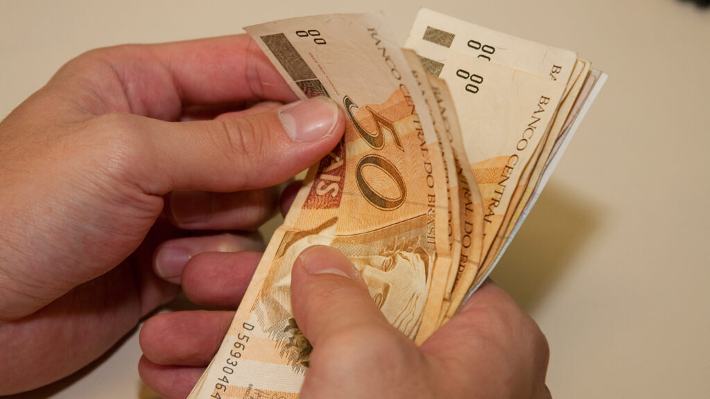 Governo paga salários de setembro dos servidores estaduais na quarta e quinta-feira