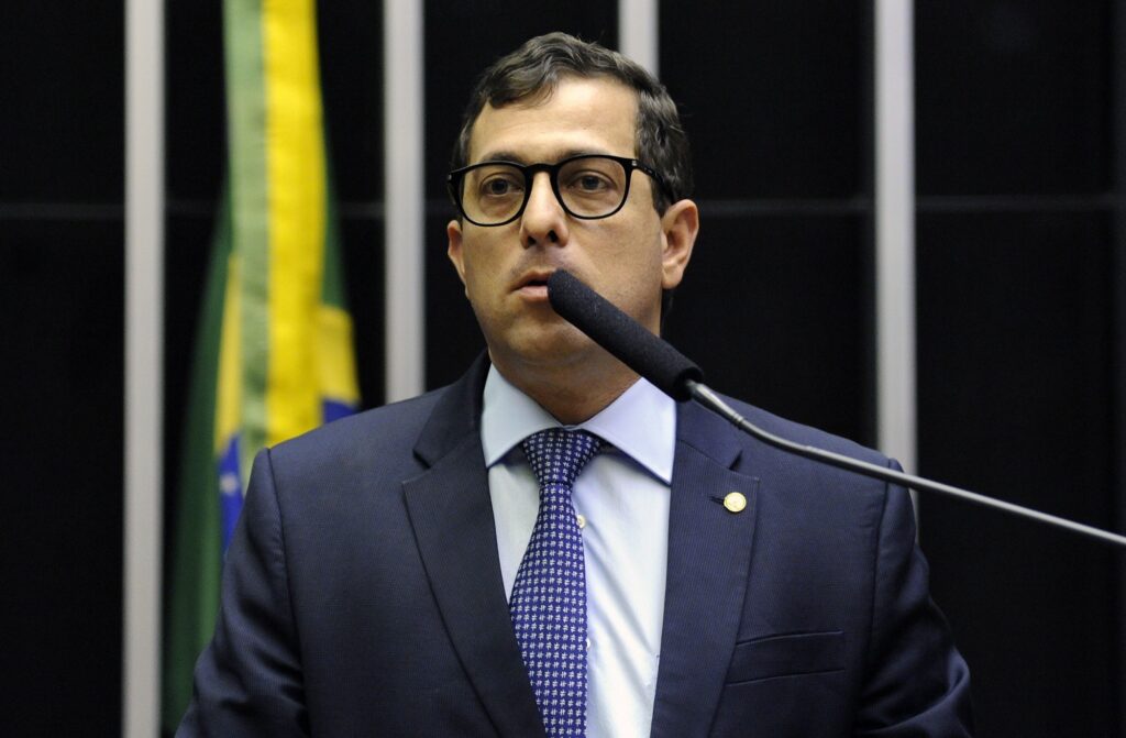 PSB na Paraiba aguarda definição das regras eleitorais, mas diz que orientação é construir apoio a Lula, diz Gervásio
