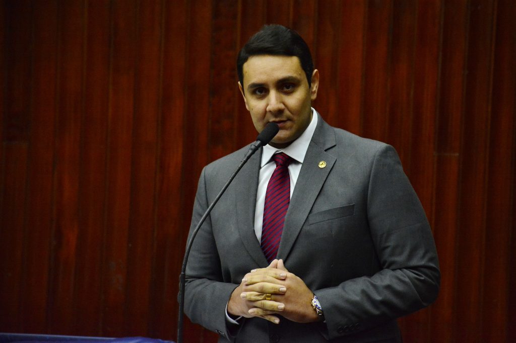 Jullys Roberto toma posse como deputado na Assembleia Legislativa da PB