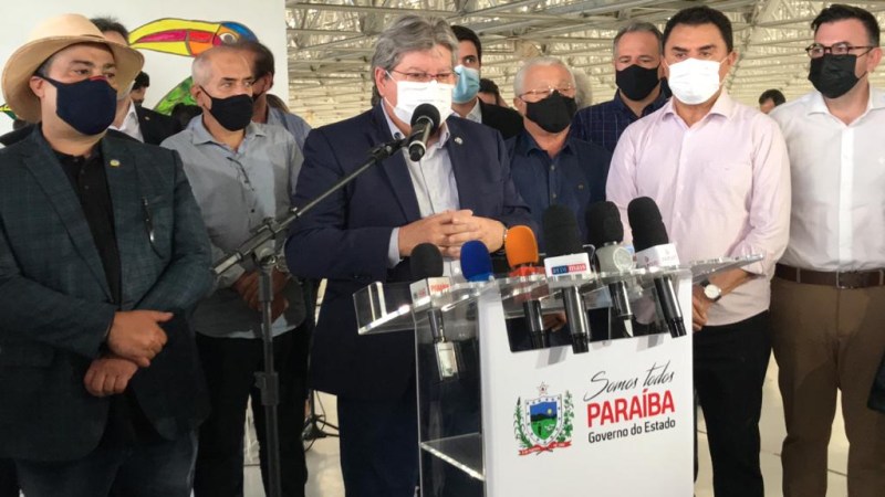 Em agenda com comitiva petista, João diz estar com ‘porta aberta’ para Lula na Paraíba