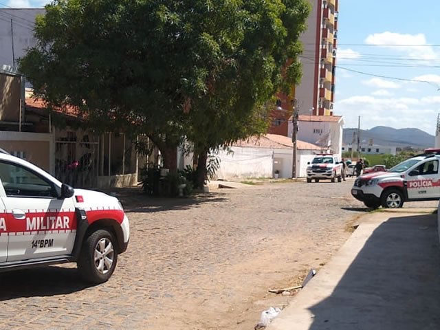 Policial é baleado durante tentativa de assalto com refém em Sousa, no Sertão