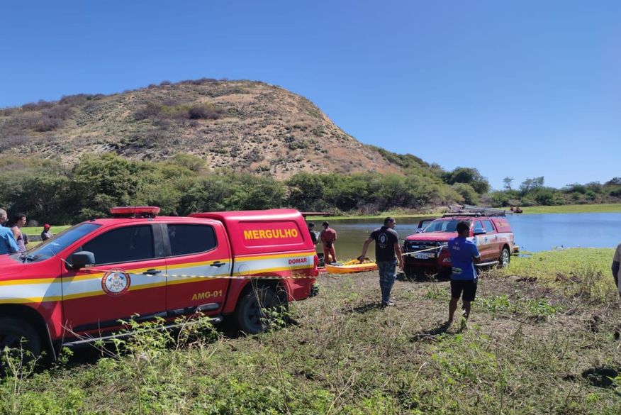 Jovens desaparecem após canoa afundar em açude no Sertão da Paraíba