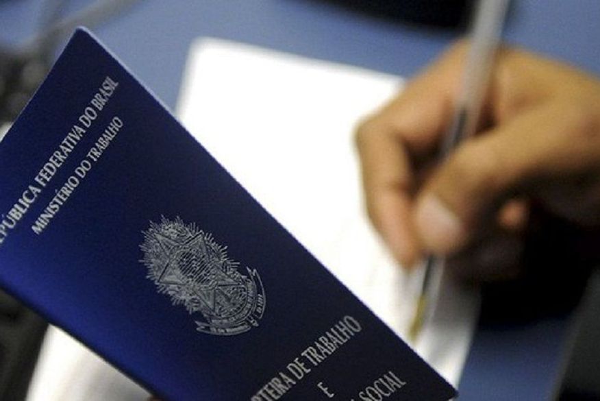 Governo discute dar aumento no Bolsa Família para quem conseguir emprego