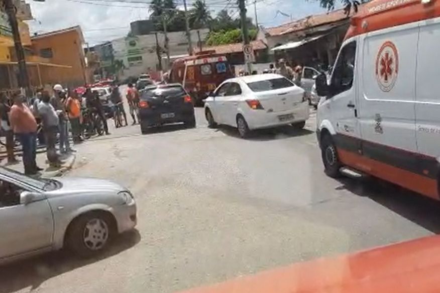 Carro com crianças e grávida é atingido por trem na PB, e colisão deixa cinco feridos