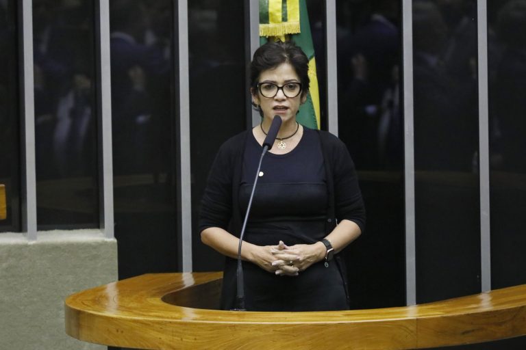 Projeto fixa regras para perfis em redes sociais de pessoas falecidas