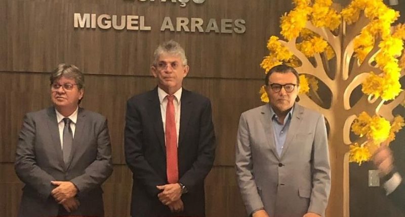 “Nossa relação com o PT não depende disso”, cutuca presidente do PSB sobre ingresso de RC na sigla de Lula