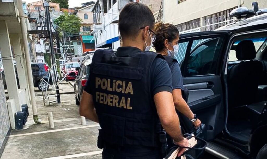 Polícia Federal cumpre mandados contra suspeitos de fraudes no auxílio emergencial