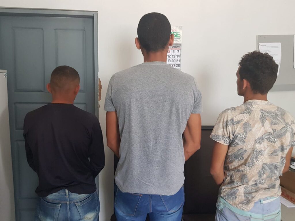 Trio suspeito de torturar uma pessoa por ter furtado um aparelho celular é preso em Malta