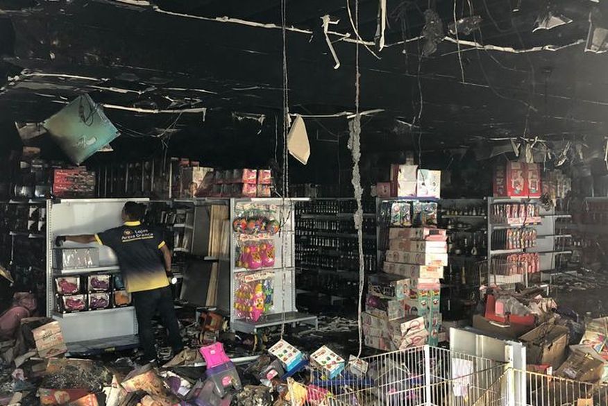 Incêndio destrói loja de utilidades no Centro de João Pessoa