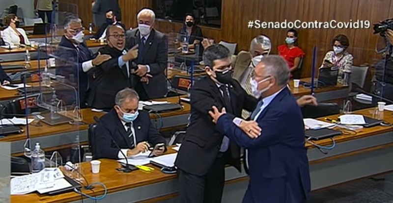 Senadores Renan e Jorginho trocam acusações na CPI: “Ladrão, picareta”