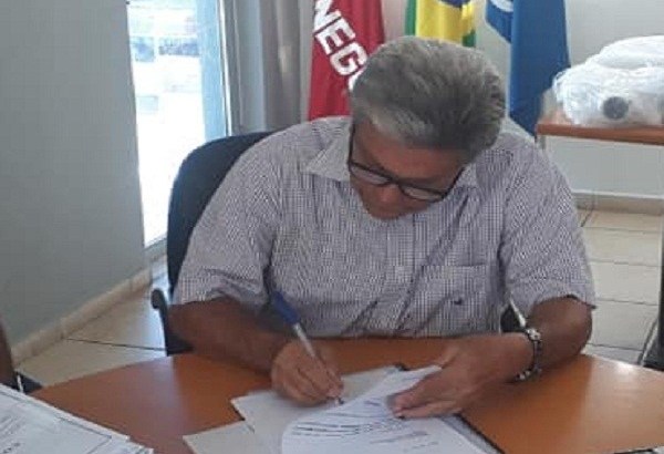 Prefeito de Pombal sanciona lei que altera protocolo de vacinação, quem se recusar a tomar vacina contra Covid-19 por causa da marca irá para o final da fila