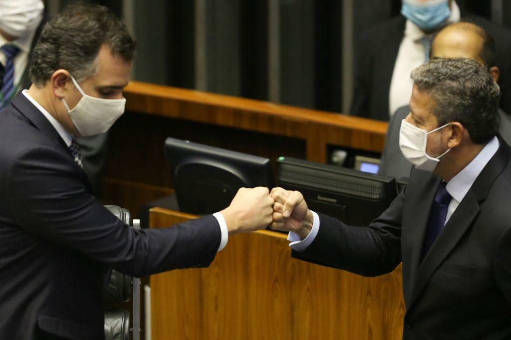 Pacheco e Lira buscam solução para precatórios e novo Bolsa Família