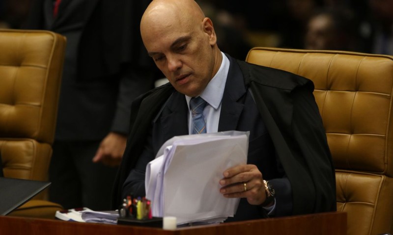 Ministro Alexandre de Moraes autoriza PF a marcar depoimento do presidente