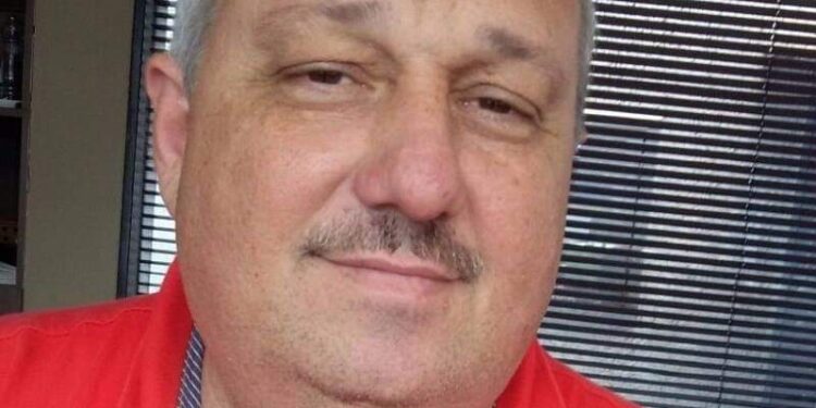 Militante histórico do PT deixa partido em reação à filiação de Ricardo Coutinho: “ele entra pela porta dos fundos, eu saio pela da frente”