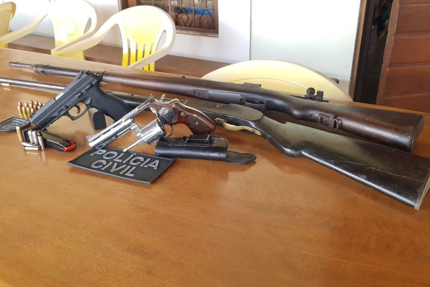 Polícia prende homem e apreende fuzil, espingarda e pistola na zona rural de Pilar