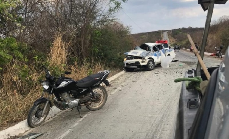 Duas pessoas morrem em acidente envolvendo carro do DER no Sertão