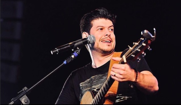 Cantor tem casa invadida em CG e instrumentos musicais roubados