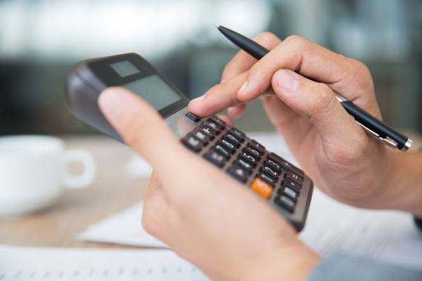 Feira de negociação de dívidas permite quitar débitos com desconto