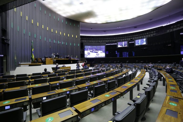 Câmara aprova criação do Auxílio Brasil; veja votos dos paraibanos