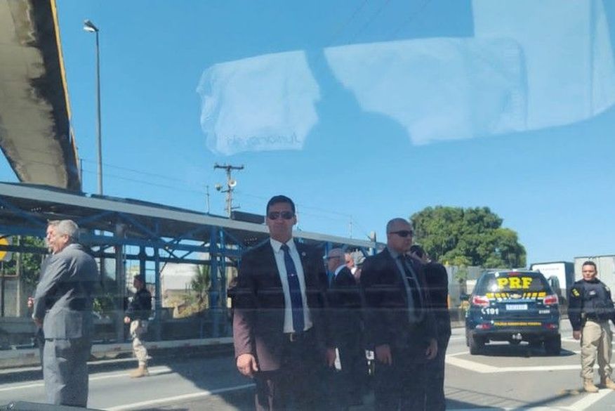 Vídeo: mulher é detida depois de xingar presidente Jair Bolsonaro em Resende