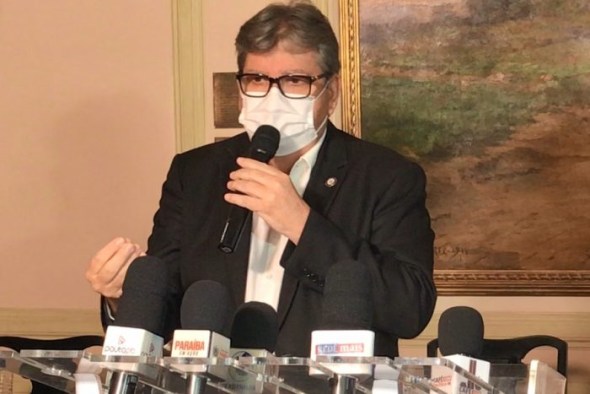 João convoca professores e estuda reajuste salarial