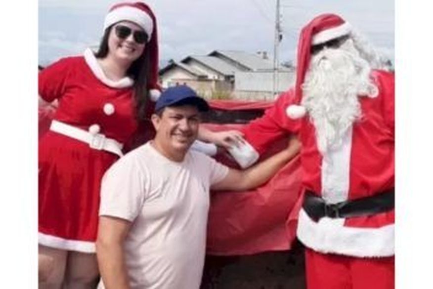 Homem vestido de Papai Noel morre atropelado durante ação social