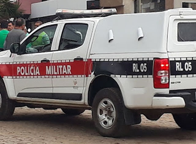 Homem é levado à delegacia acusado de agredir sua companheira em Pombal