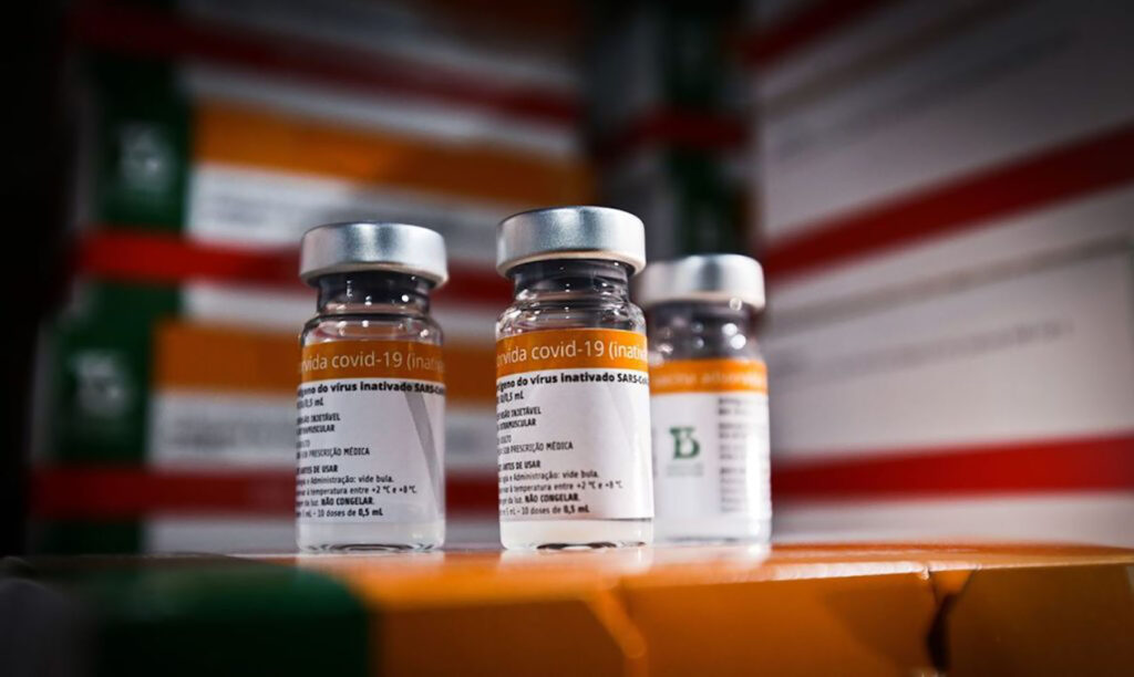 Anvisa libera CoronaVac para crianças e adolescentes entre 6 e 17 anos, com veto a imunossuprimidos