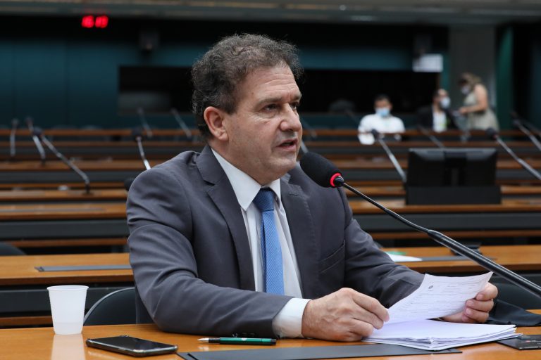 Proposta acaba com a obrigatoriedade de prova de vida para beneficiários do INSS