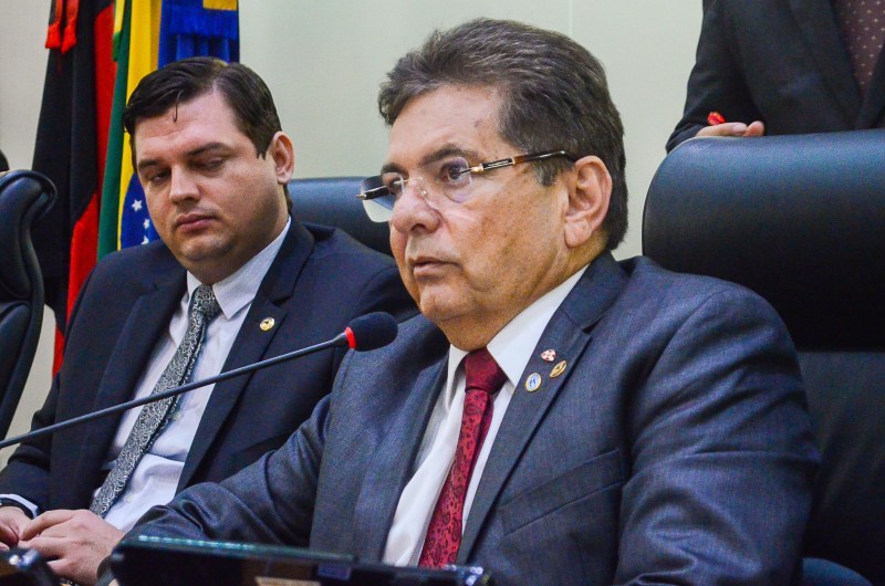 Deputados são proibidos de entrar armados na ALPB; revista será obrigatória no Plenário