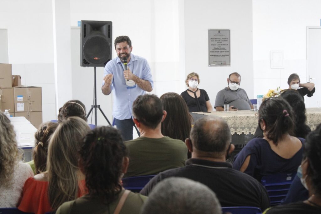 Maior reajuste da Paraíba: Prefeito de São Bento concede 36% de aumento salarial aos Professores