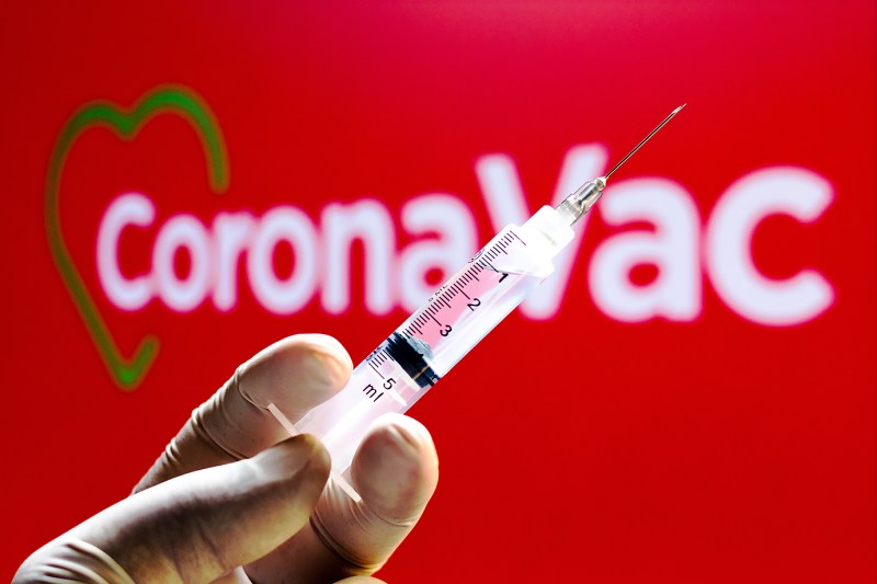 Ministério da Saúde encomenda doses de Coronavac para imunizar crianças