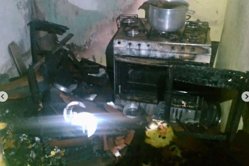 Vazamento de gás causa incêndio em casa na Paraíba com danos em móveis, teto e rede elétrica