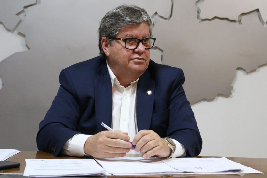 João Azevêdo oficializa saída do Cidadania em conversa com o presidente da legenda, Roberto Freire: “entro e saio de cabeça erguida”