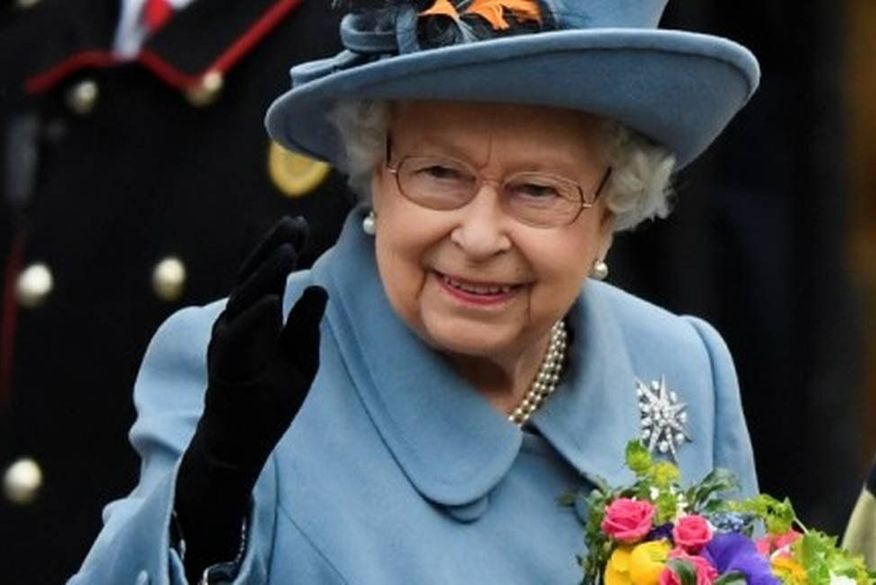 Rainha Elizabeth testa positivo para Covid-19, diz Palácio de Buckingham
