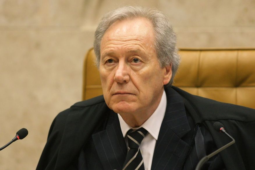 STF mantém liminar que permite exigência de comprovante de vacina em universidades federais